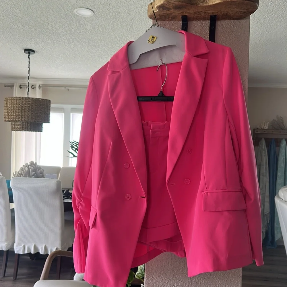 Pink short set. - Picture 6 of 7